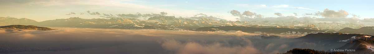 Alps_Fog_Panorama2_lev.jpg