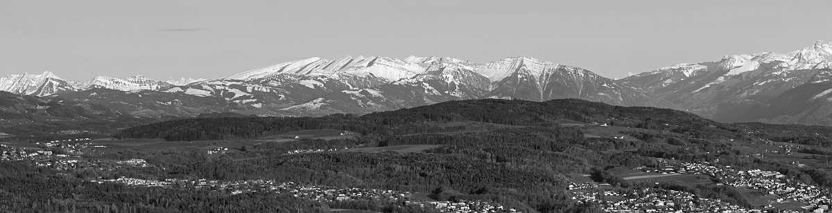 Alps_Mar2010_pan3_bw.jpg